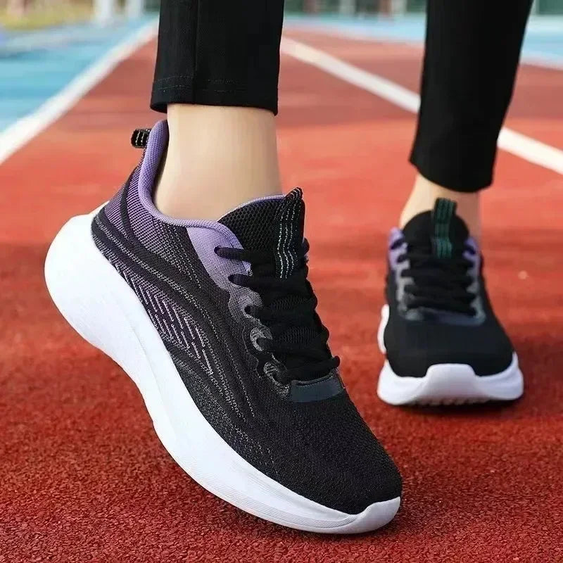 Novos tênis de corrida casuais femininos 2025 - malha antiderrapante, respirável e moderno para caminhadas no verão e tênis, opção para casais